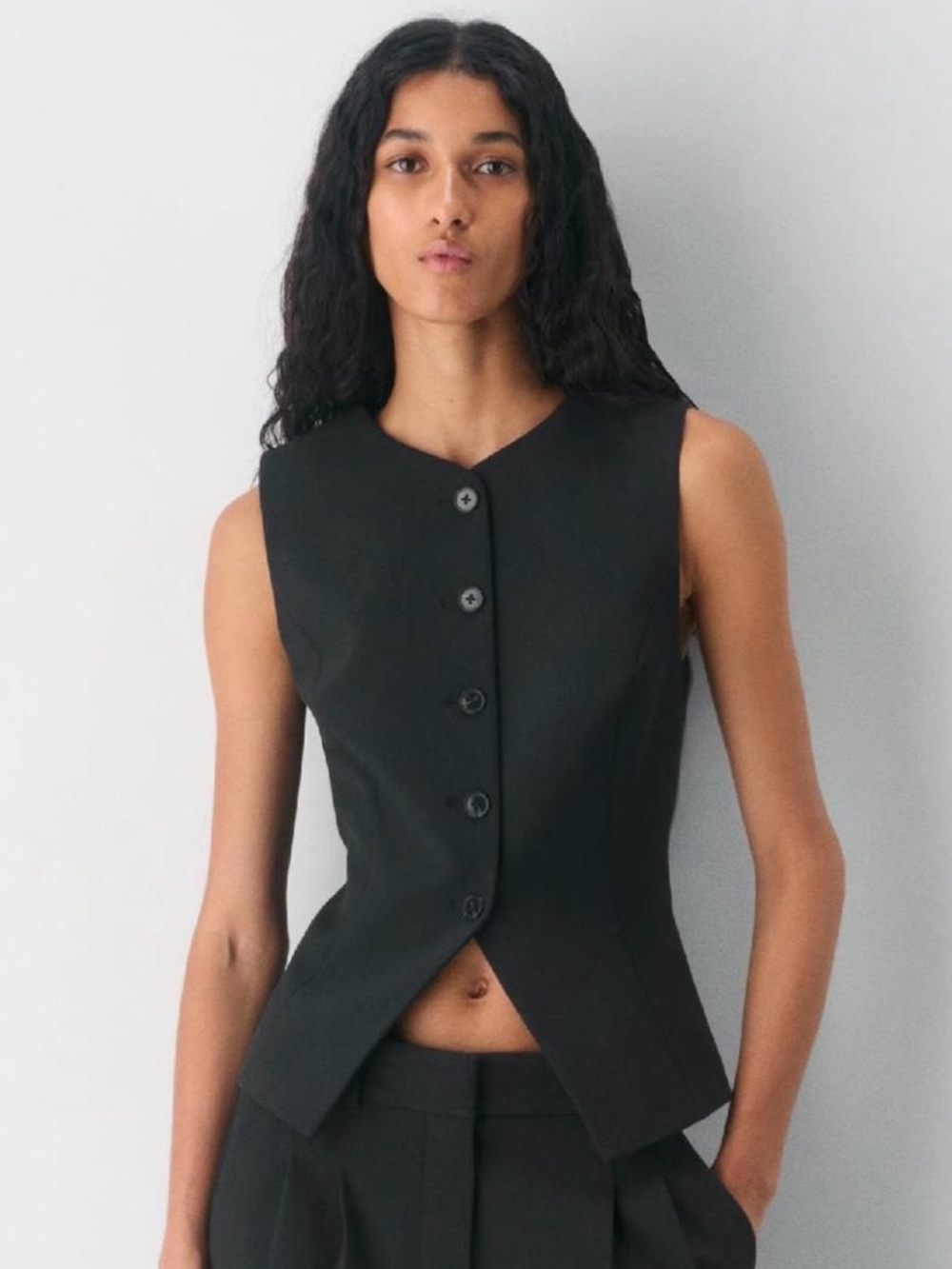 NWT Aritzia Black Sleeveless Regal Buttoned Vest Top